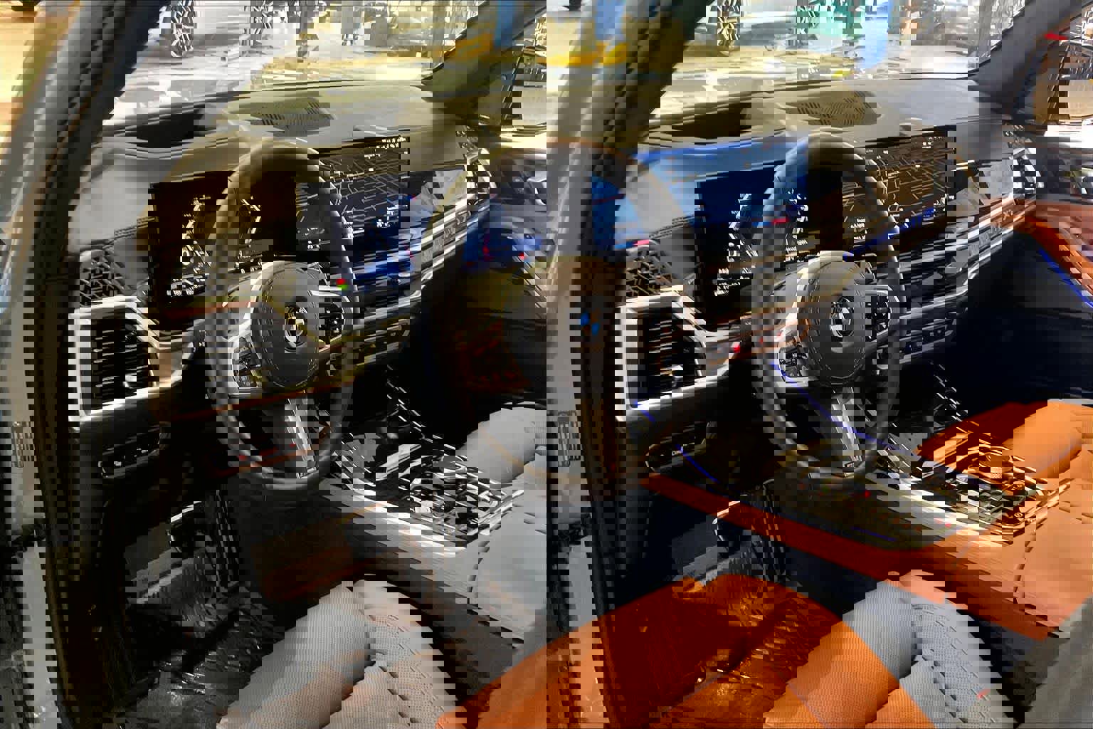 Used 2026 BMW X7 xDrive40i w/ M Sport Package image 16