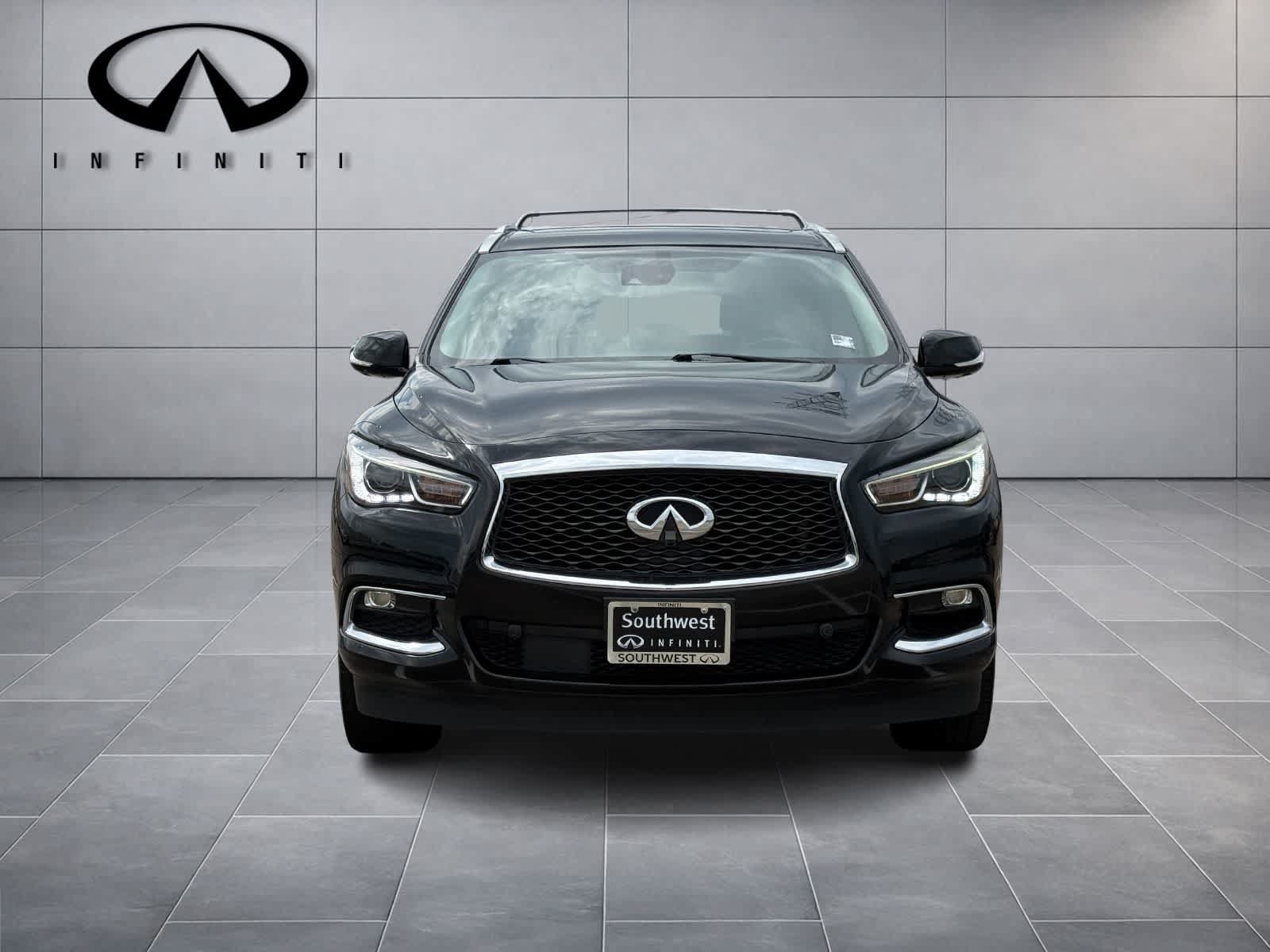 Used 2019 INFINITI QX60 Luxe w/ Sensory Package FWD image 2