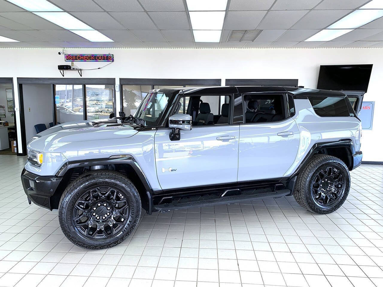Used 2025 GMC Hummer EV 2X AWD/4WD image 23