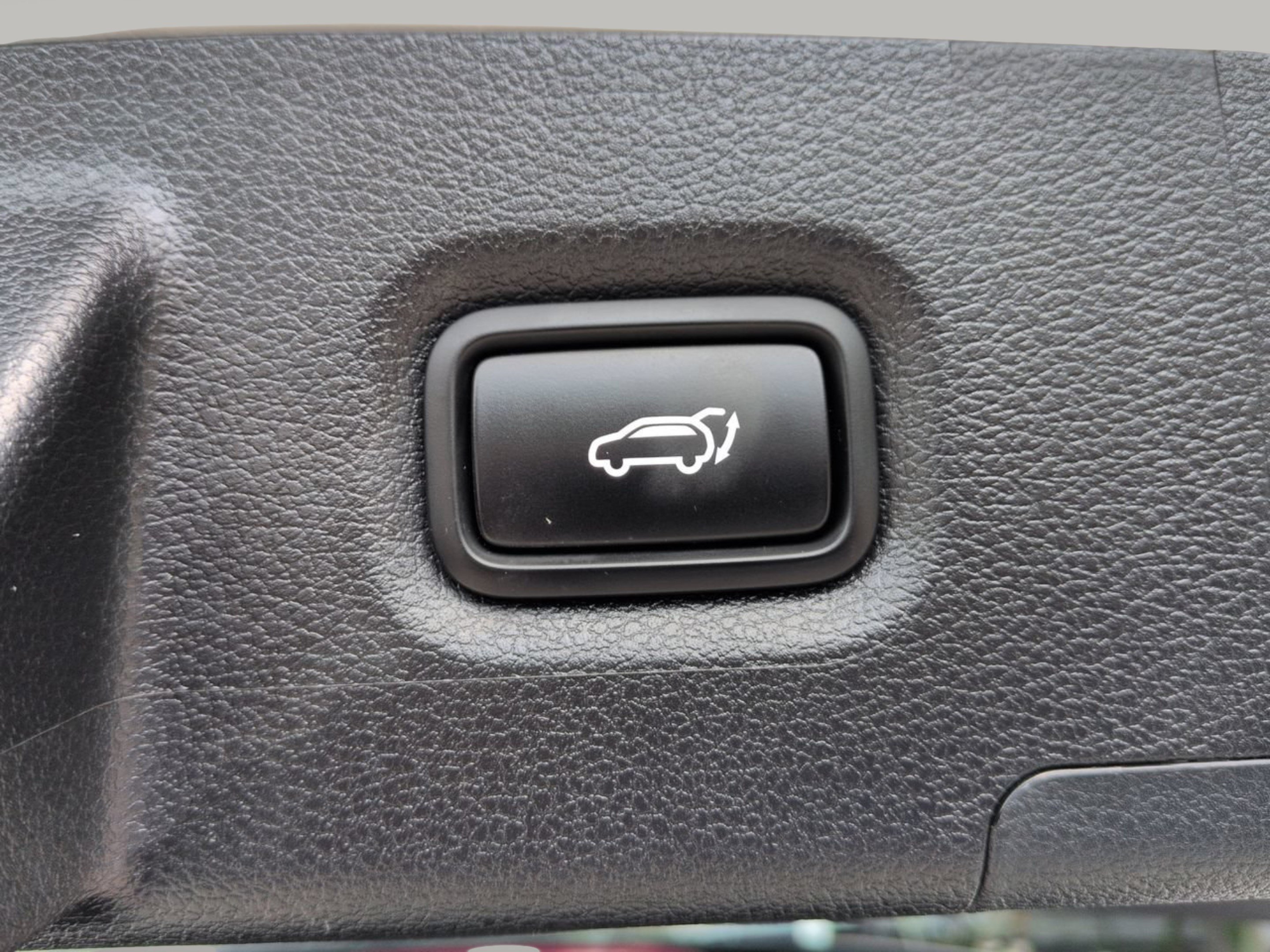 Used 2022 Hyundai Santa Fe Limited w/ Winter Weather Package AWD/4WD image 18