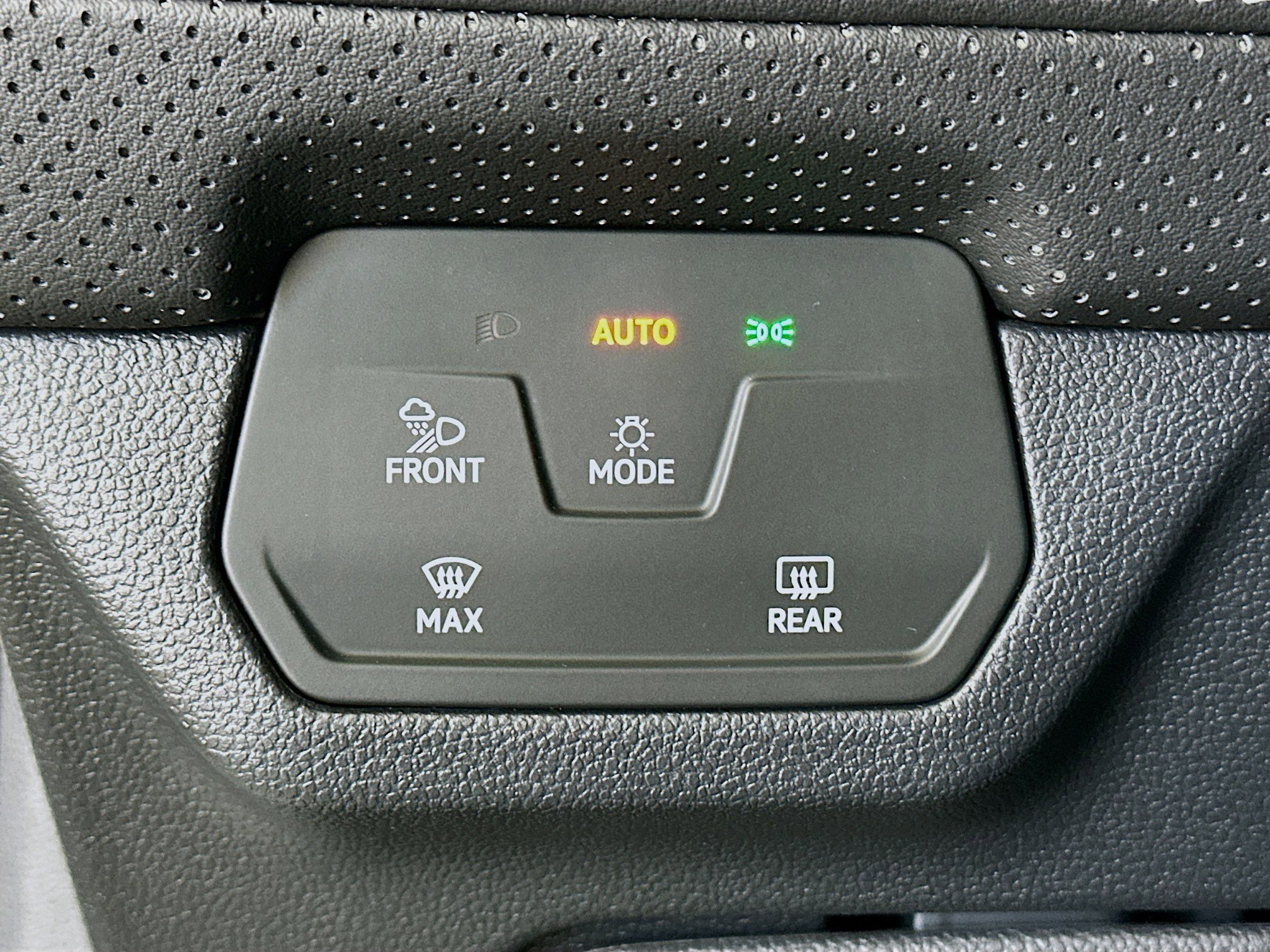 Used 2025 Volkswagen Atlas SE image 17