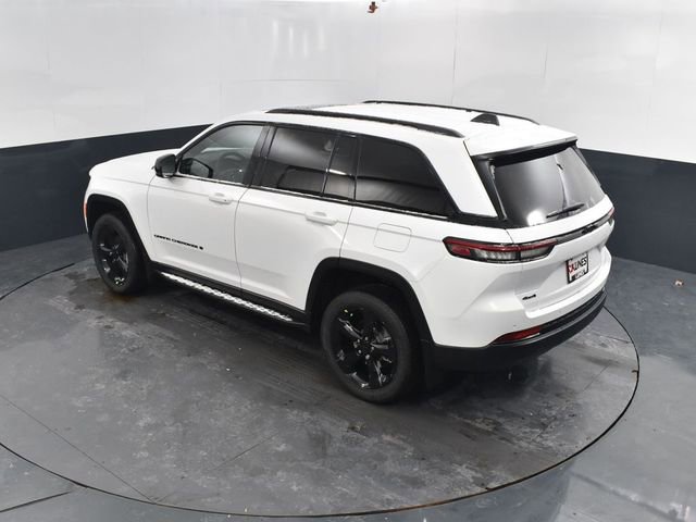 New 2025 Jeep Grand Cherokee Altitude w/ Trailer Tow Package AWD/4WD image 43