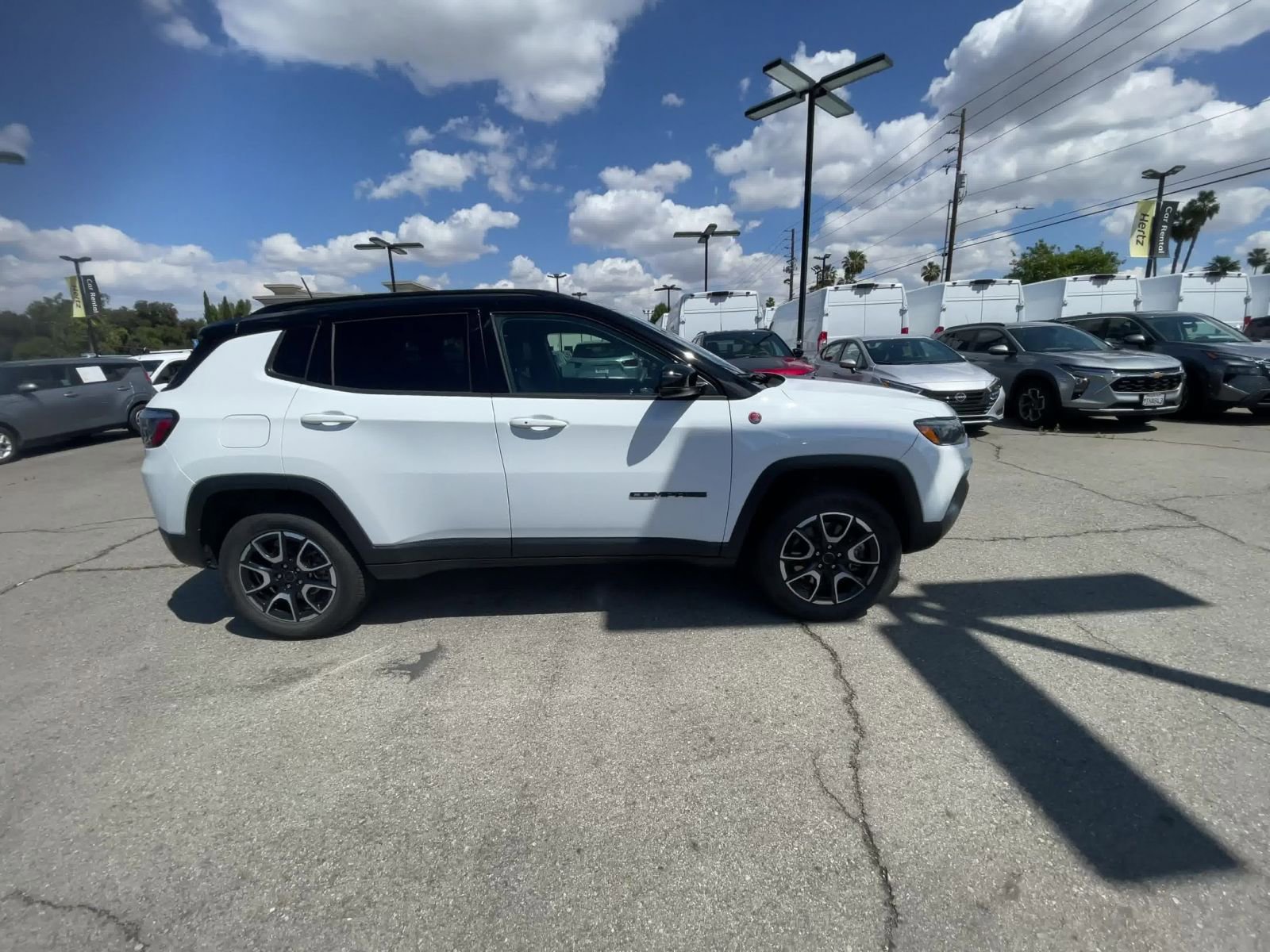 Used 2025 Jeep Compass Trailhawk image 16