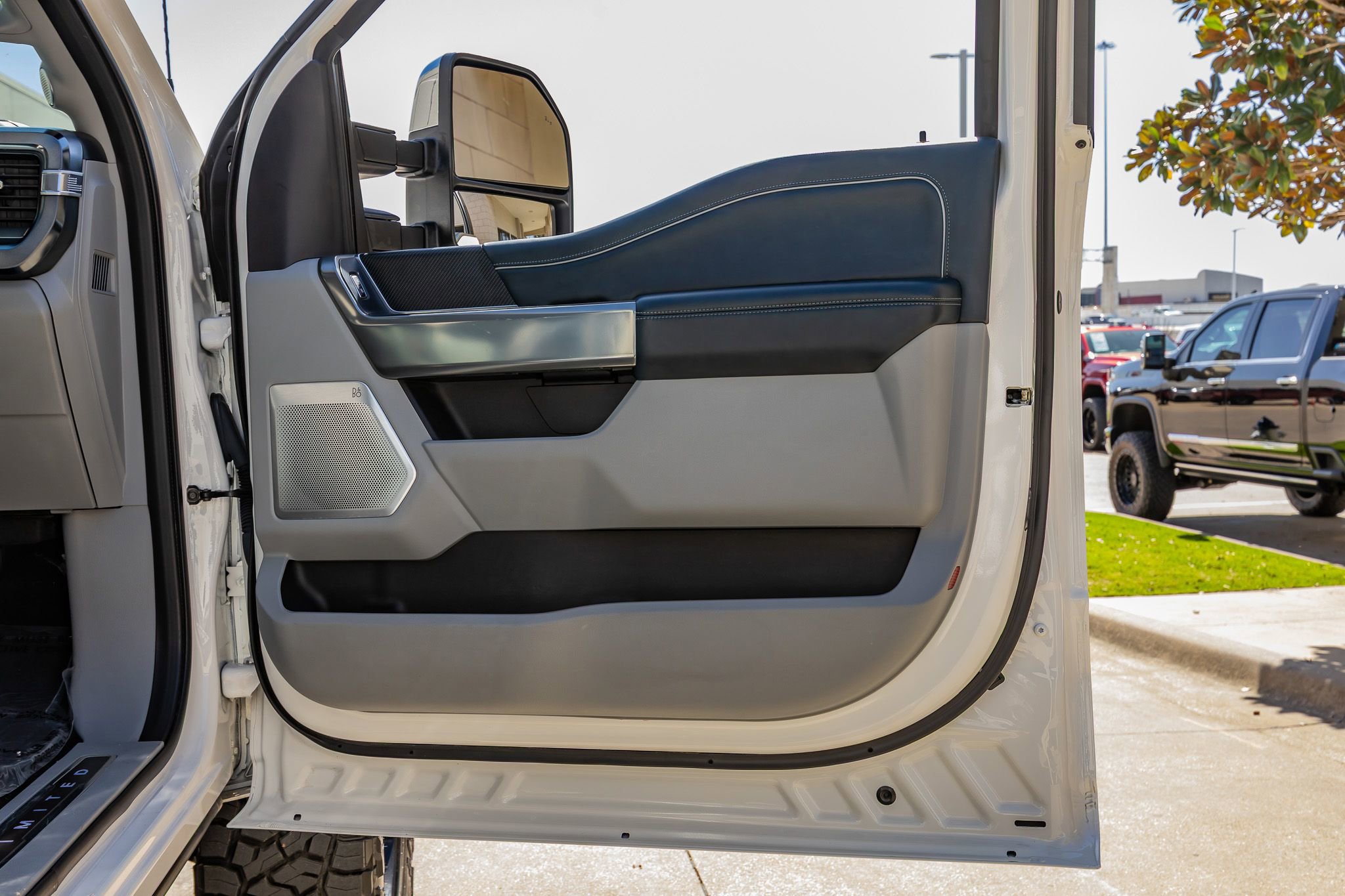 Used 2024 Ford F250 Limited w/ FX4 Off-Road Package image 38