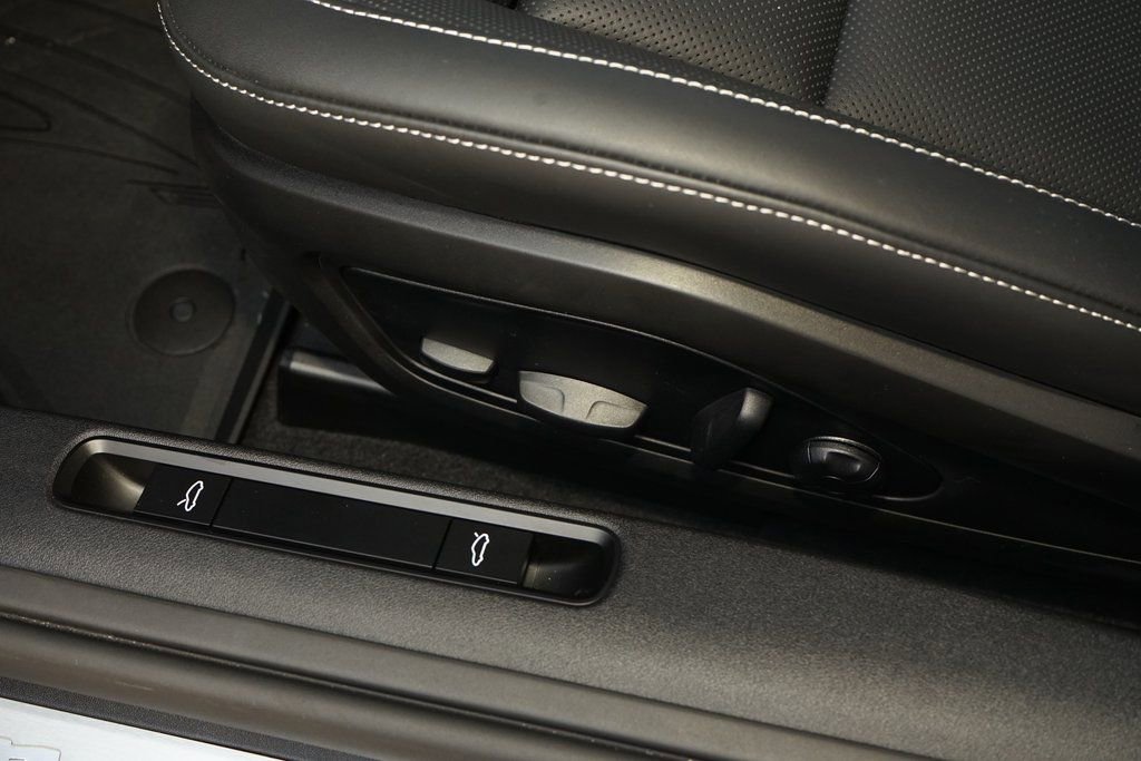 Used 2025 Porsche 911 Carrera image 31