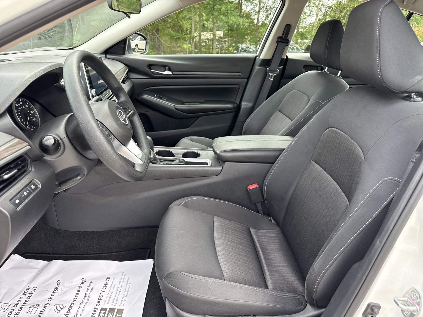 Used 2025 Nissan Altima 2.5 SV FWD image 11