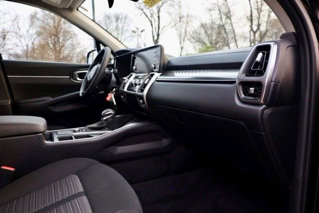 Used 2022 Kia Sorento LX image 37