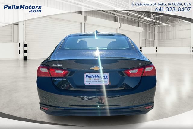 Used 2017 Chevrolet Malibu LT FWD image 4