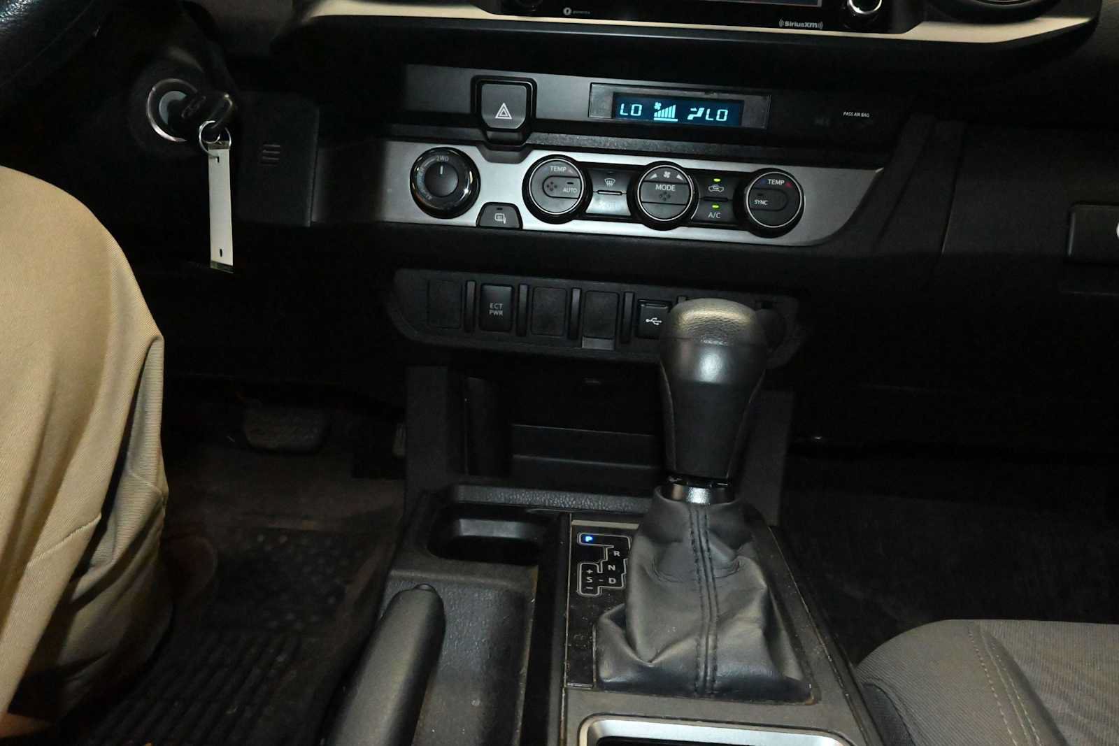 Used 2022 Toyota Tacoma SR AWD/4WD image 14