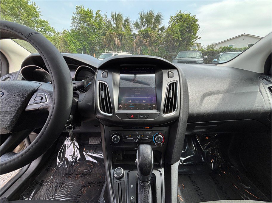 Used 2017 Ford Focus SE FWD image 11