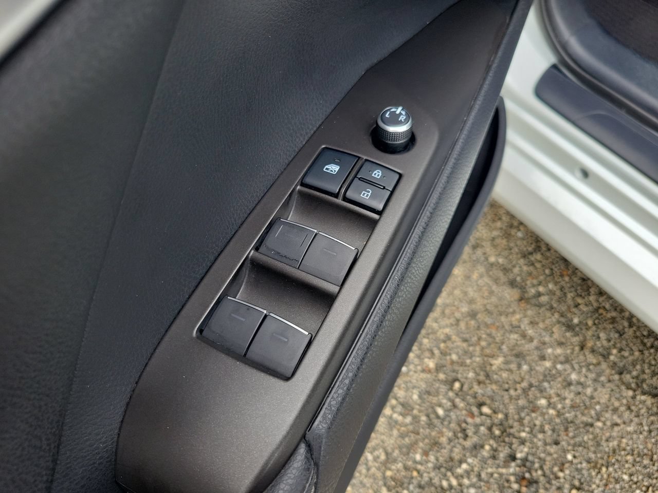 Used 2022 Toyota Camry XLE w/ Navigation Upgrade Package FWD image 14