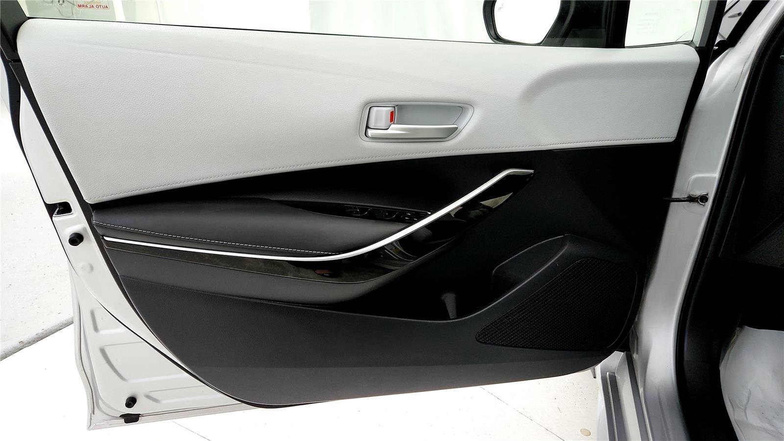 Used 2021 Toyota Corolla XSE image 22