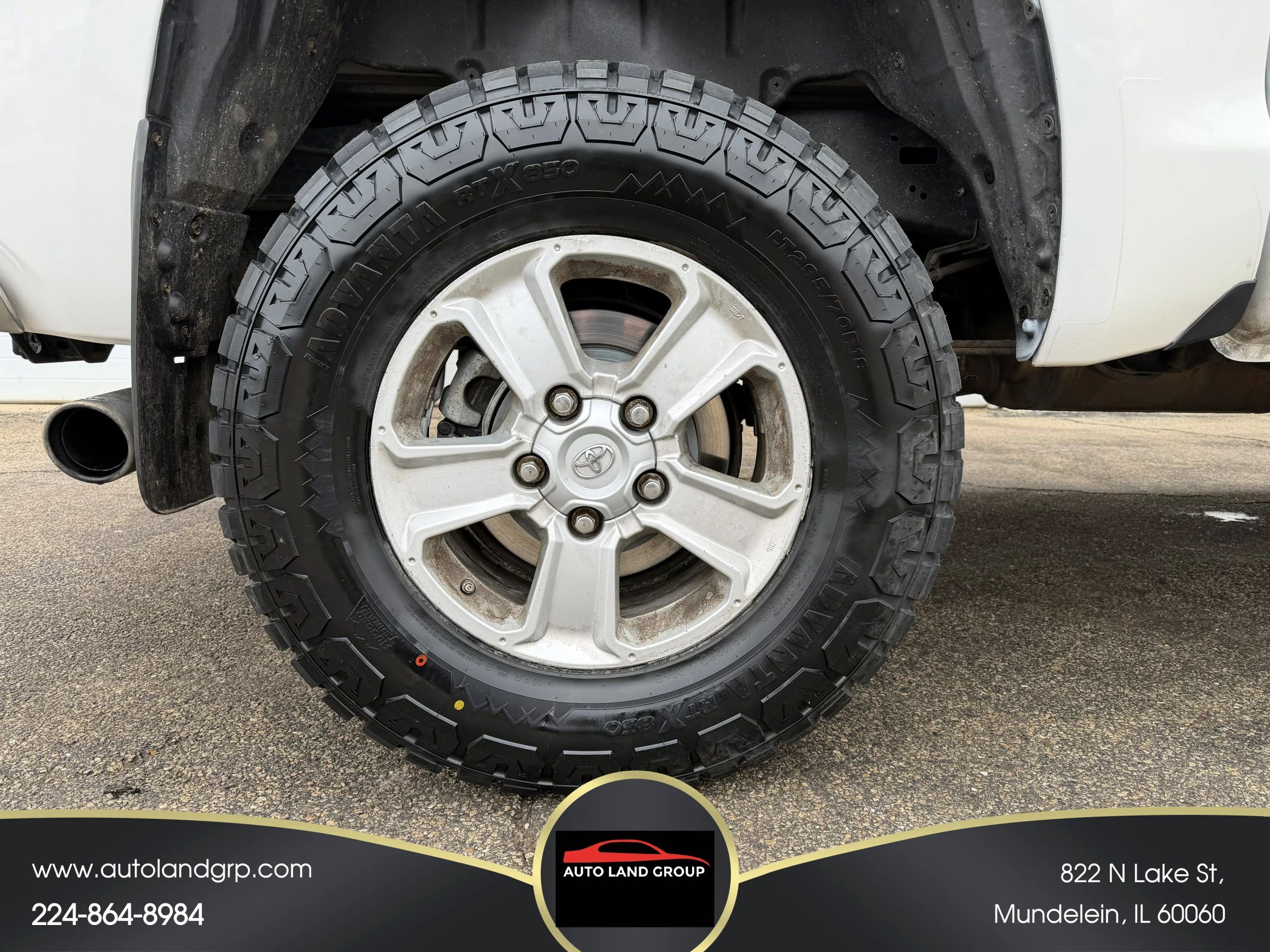 Used 2015 Toyota Tundra SR5 w/ SR5 Upgrade Package image 26