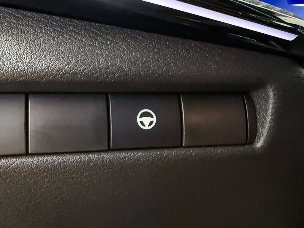 Certified 2025 Nissan Kicks SR AWD/4WD image 41