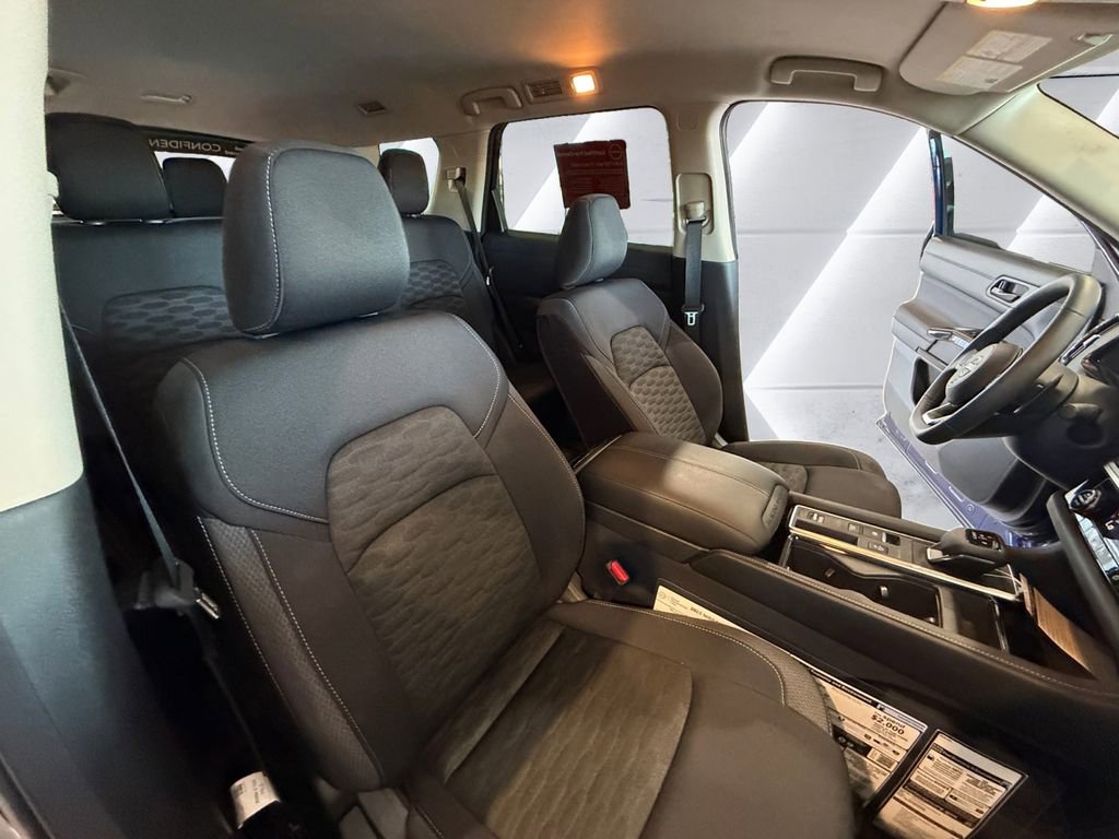 Used 2025 Nissan Pathfinder SV image 14