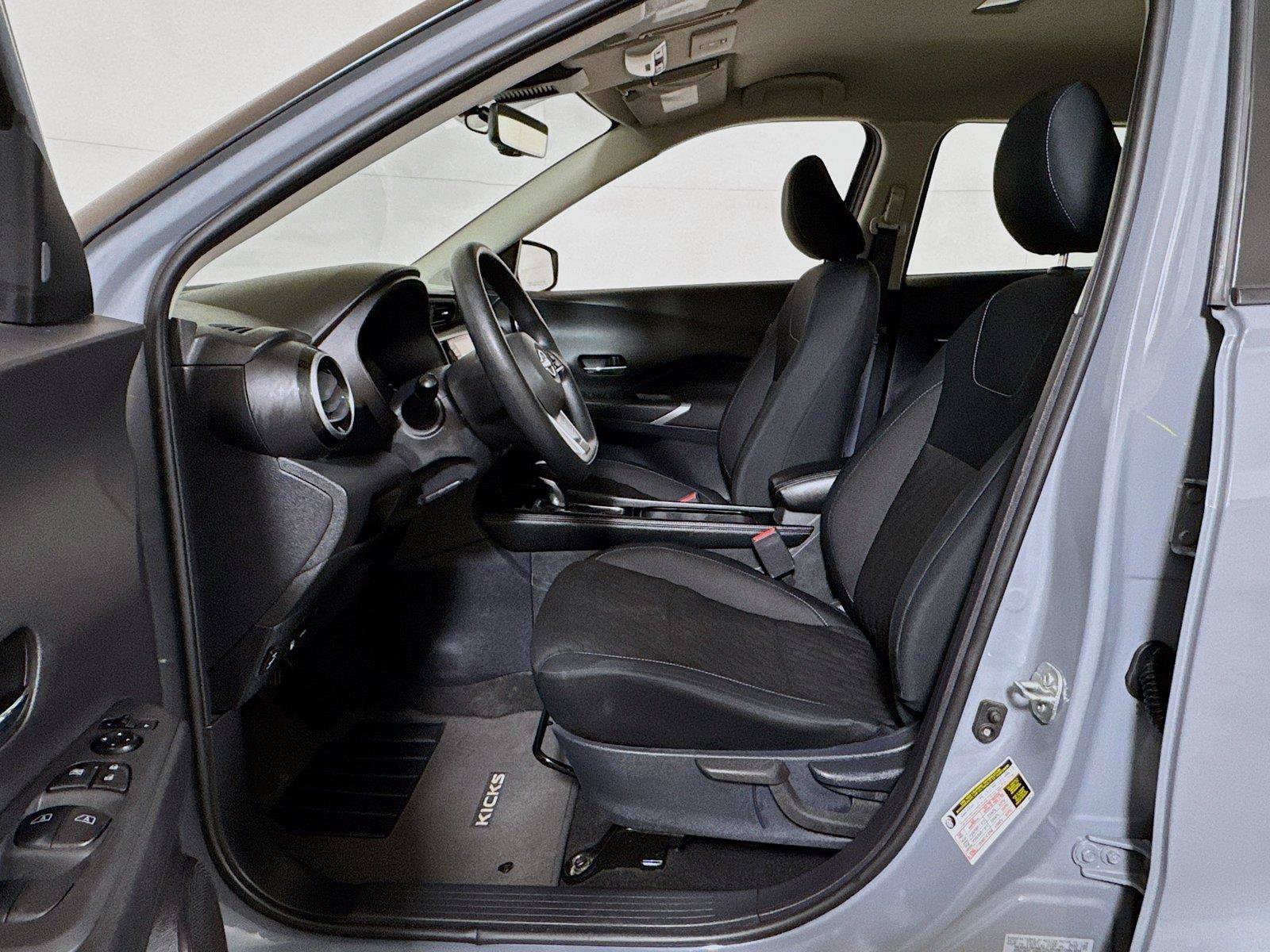 Used 2024 Nissan Kicks SV w/ Interior Electronics Package FWD image 17