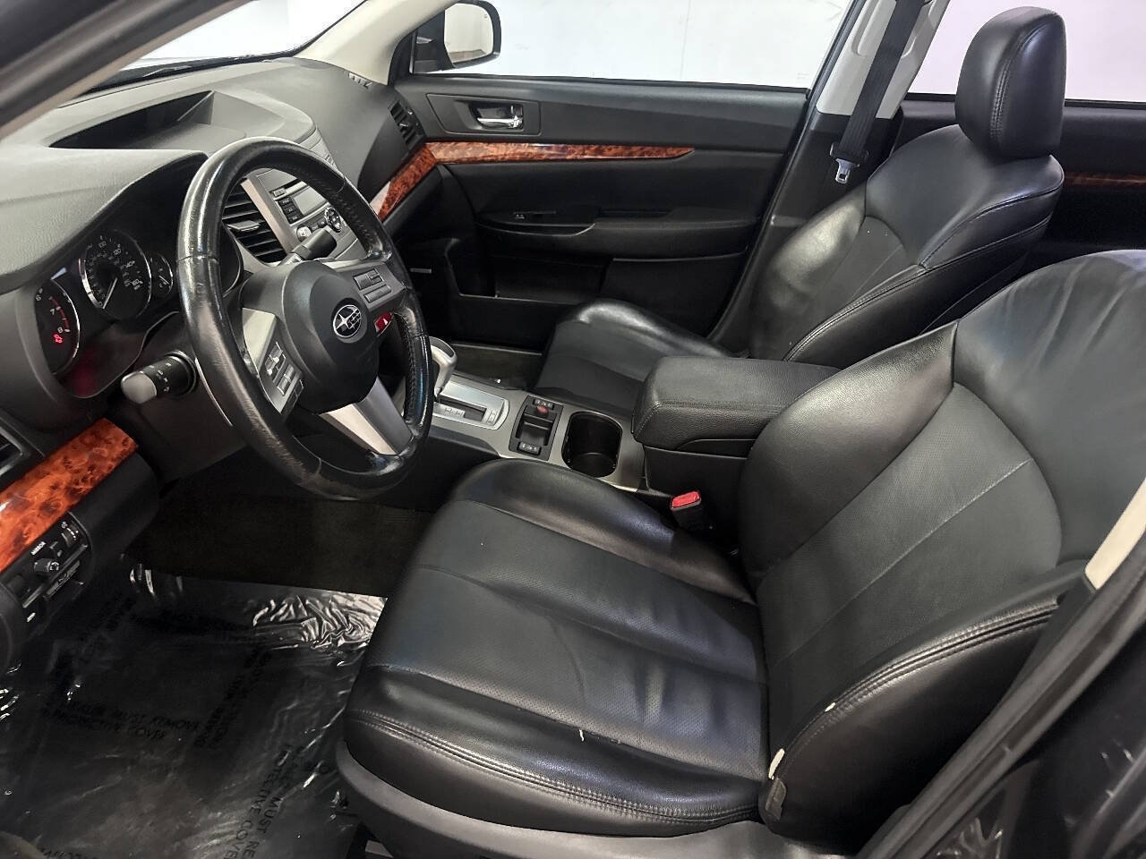 Used 2011 Subaru Legacy 3.6R Limited AWD/4WD image 4