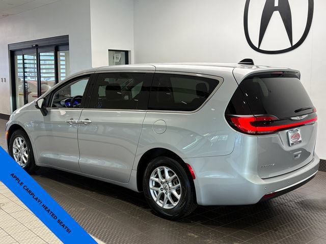 Used 2023 Chrysler Pacifica Touring-L FWD image 4