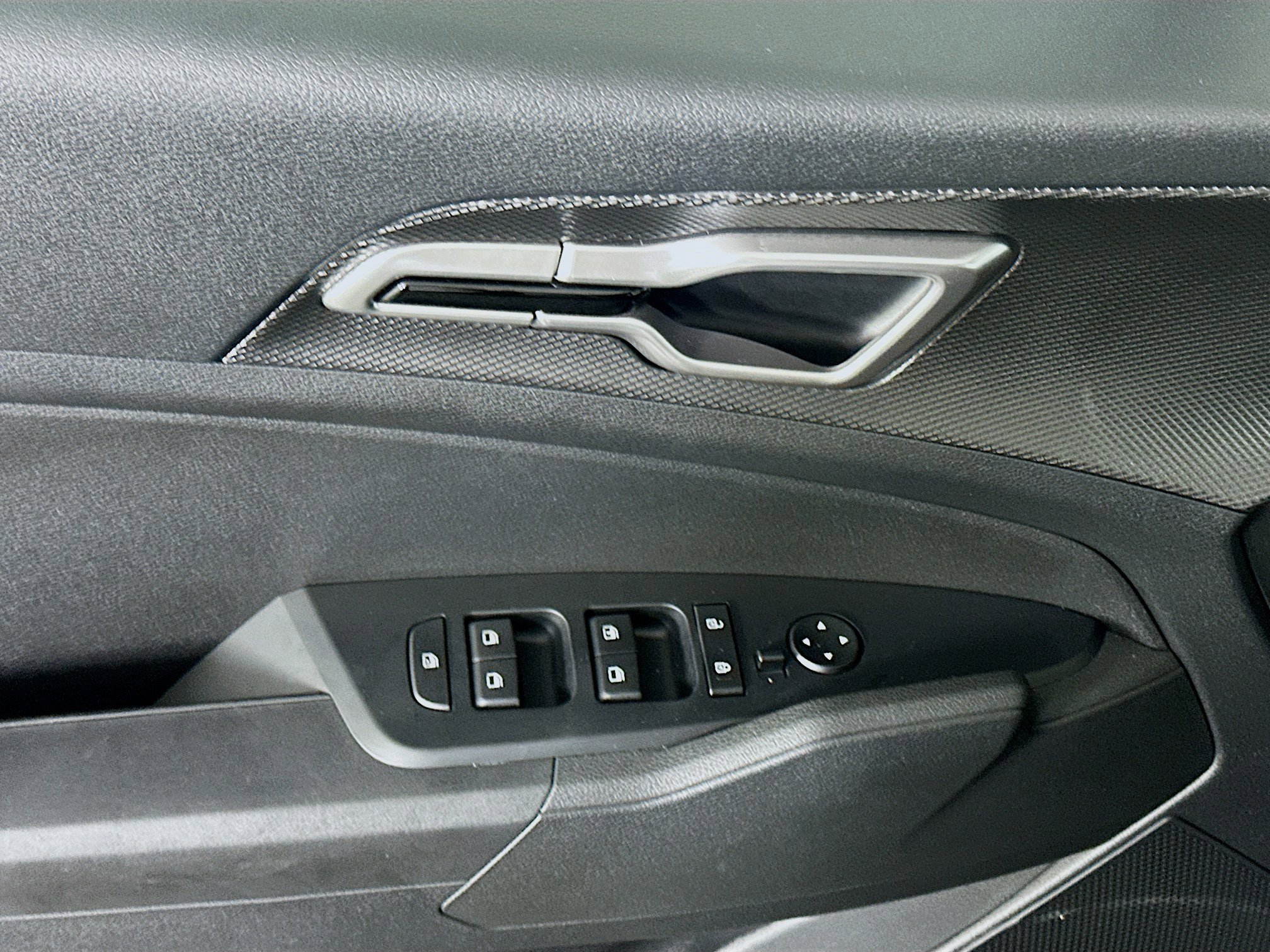 Used 2025 Kia Sportage LX image 15