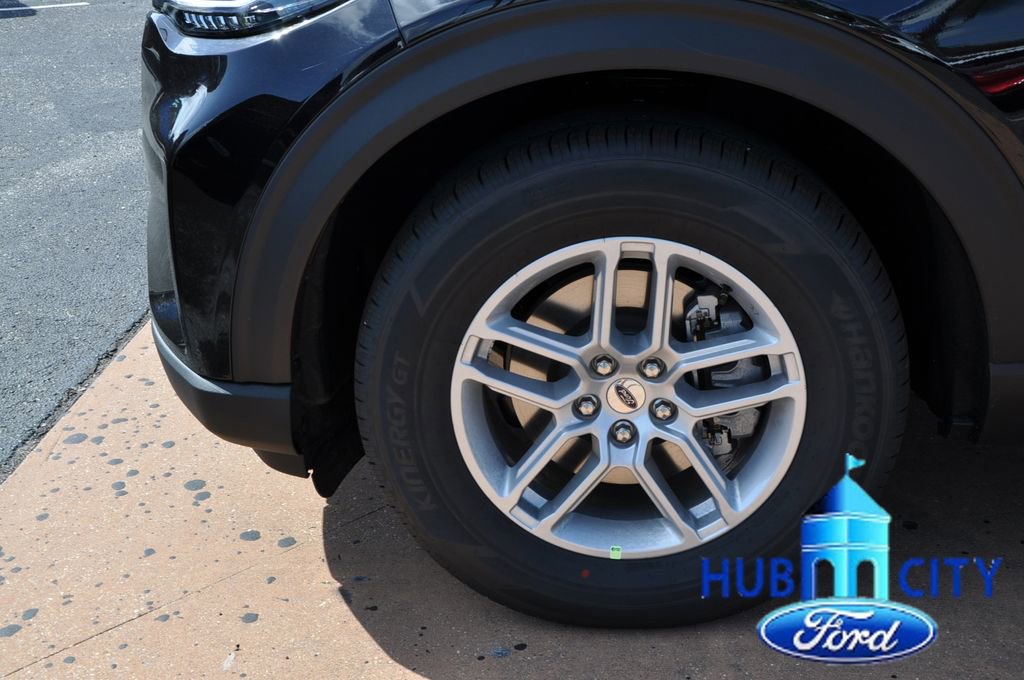 New 2026 Ford Explorer Active RWD image 9