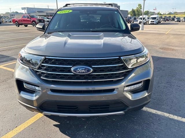 Used 2024 Ford Explorer XLT w/ Equipment Group 202A AWD/4WD image 18