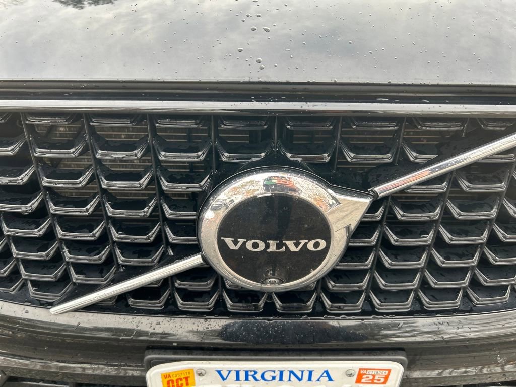 Used 2024 Volvo XC60 B5 Plus image 9
