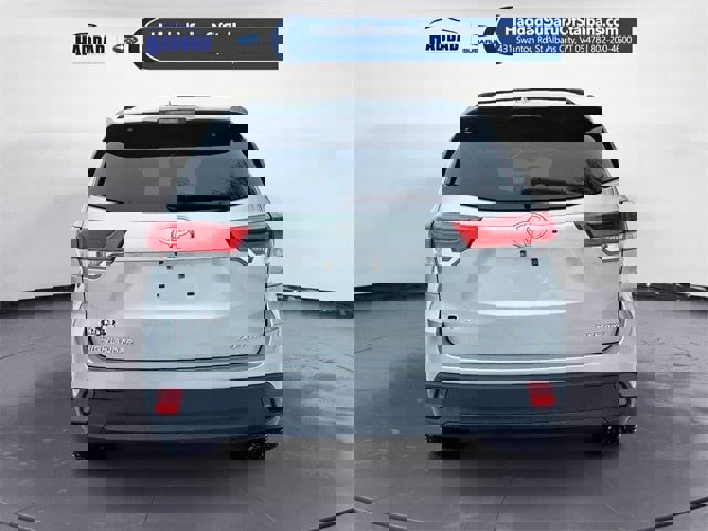 Used 2019 Toyota Highlander SE image 4