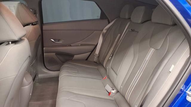Used 2025 Hyundai Elantra SEL image 20