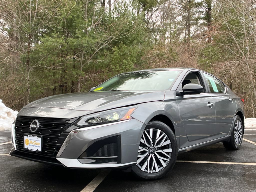 Used 2024 Nissan Altima 2.5 SV image 1