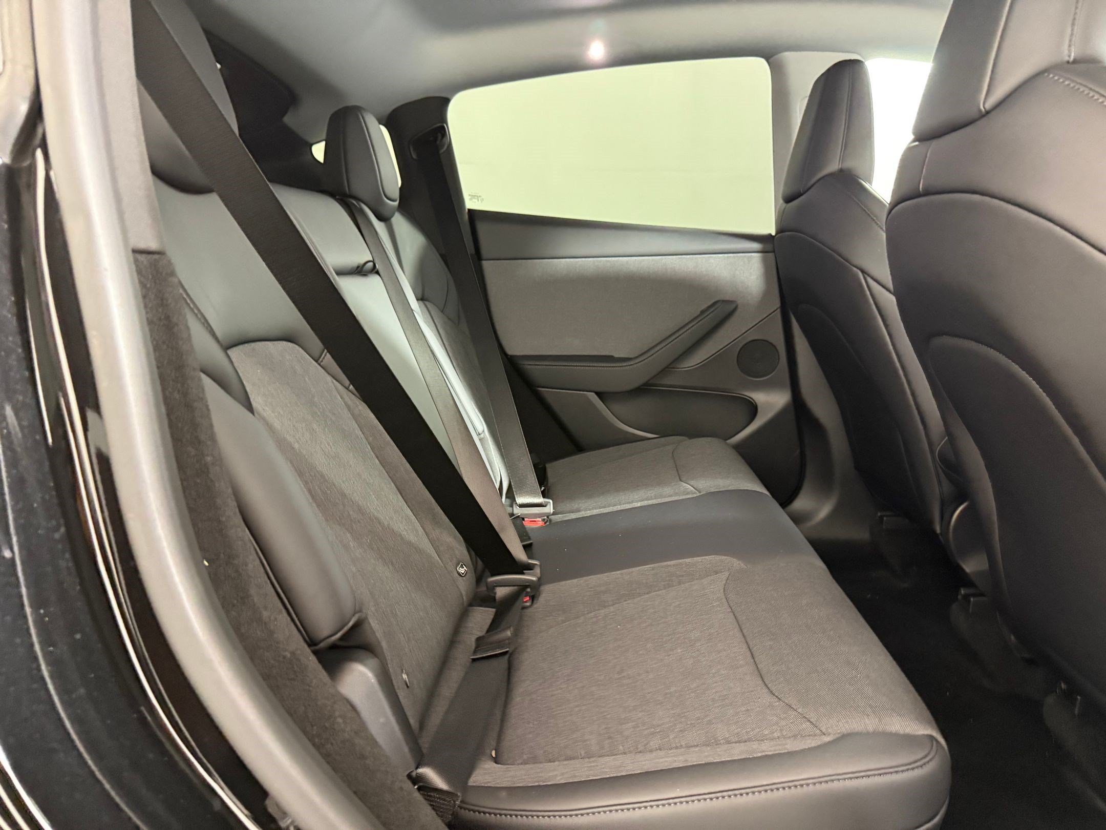 Used 2026 Tesla Model Y 2WD image 31