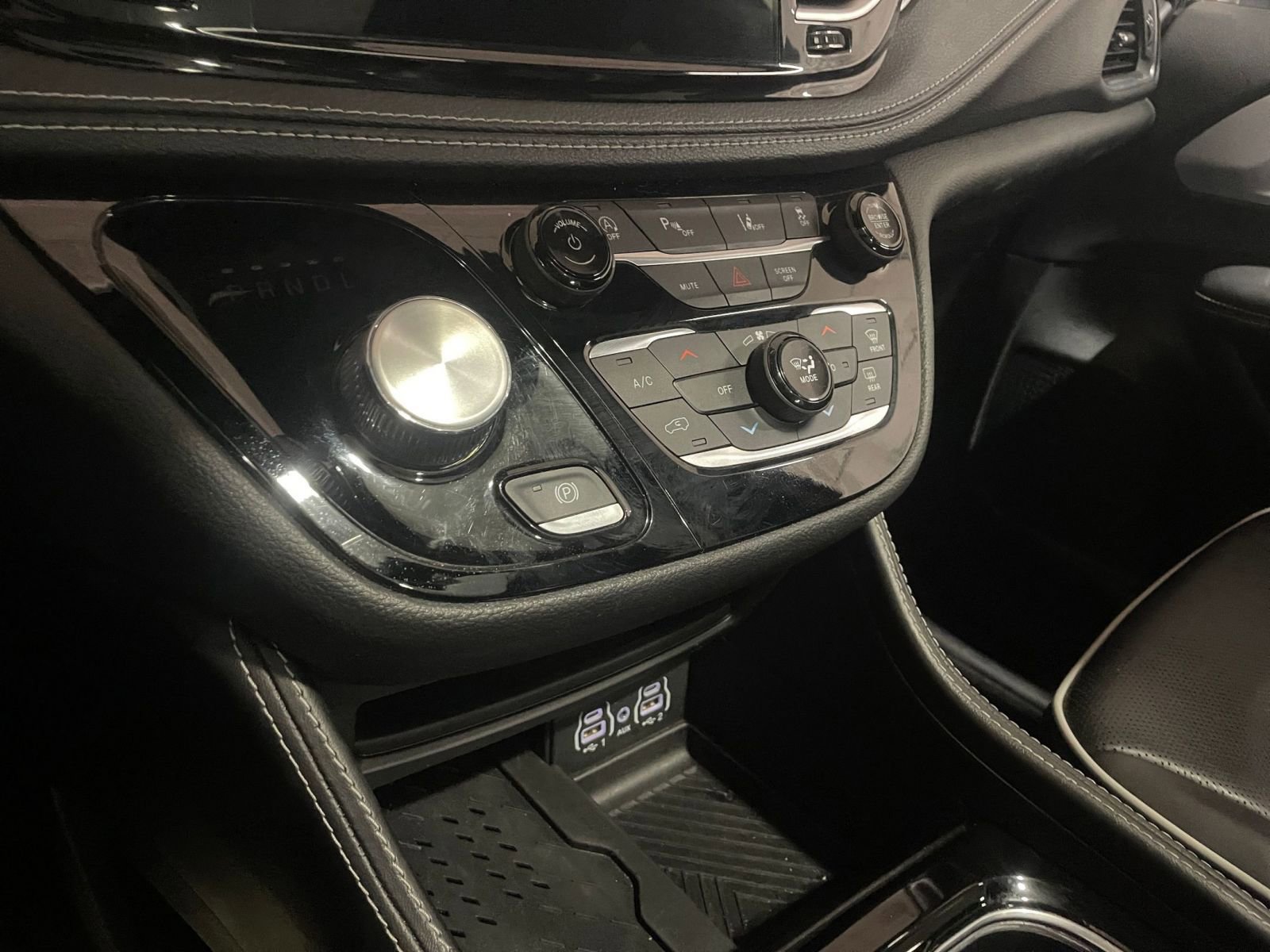 Used 2025 Chrysler Pacifica Limited image 47