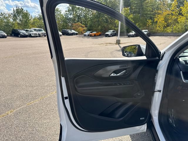 Used 2023 GMC Terrain SLT w/ Infotainment Package II image 25