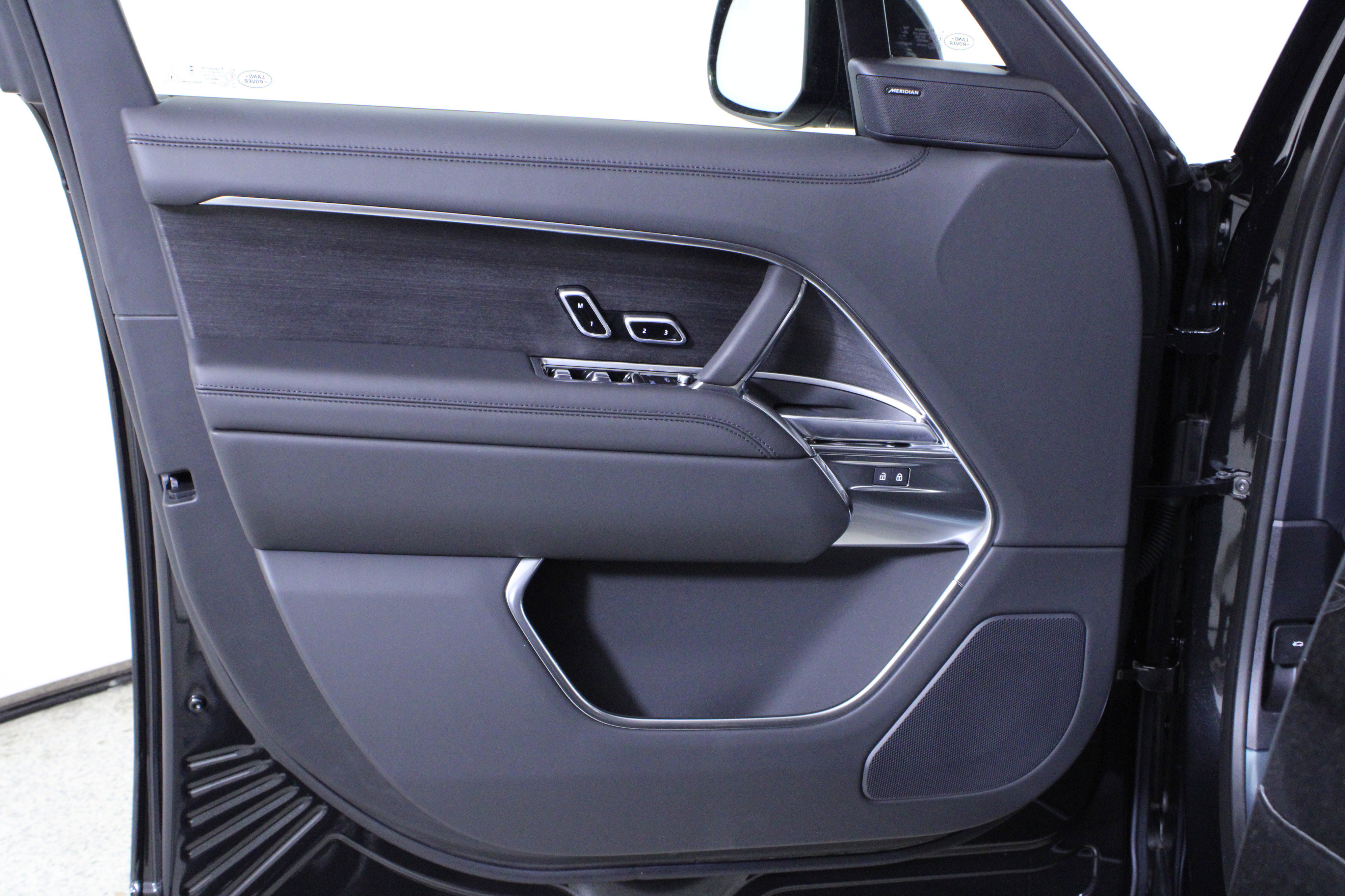 New 2026 Land Rover Range Rover Long Wheelbase SE image 15