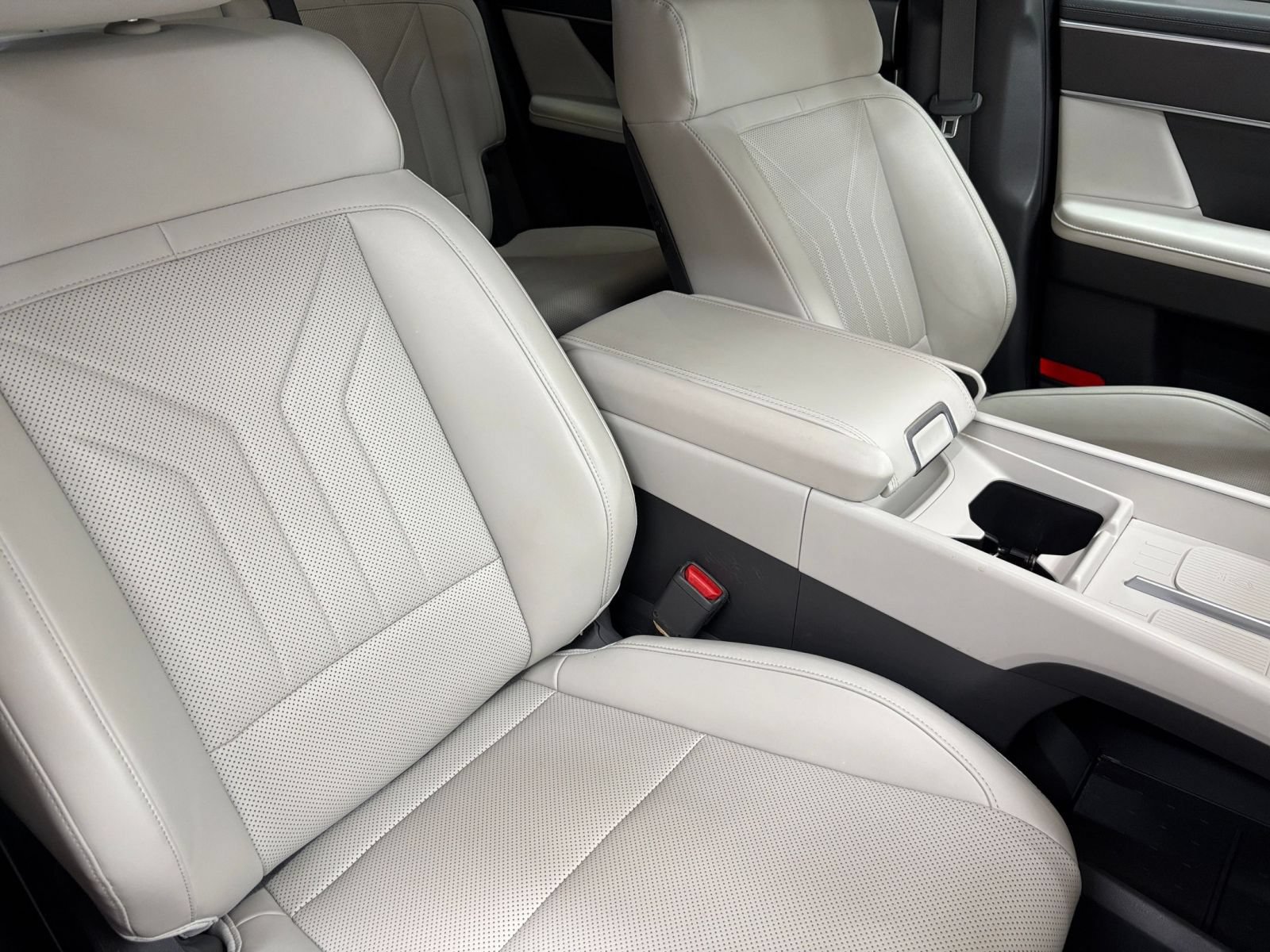 Used 2025 Hyundai Santa Fe SEL FWD image 34