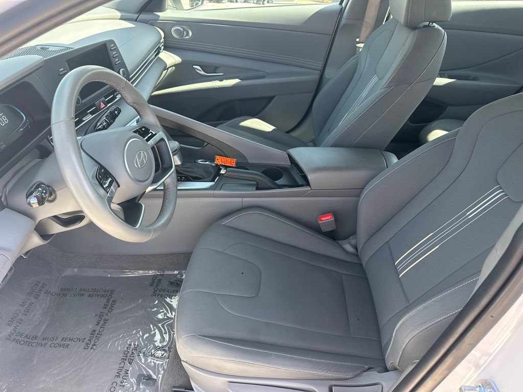 Certified 2025 Hyundai Elantra Sport FWD image 9