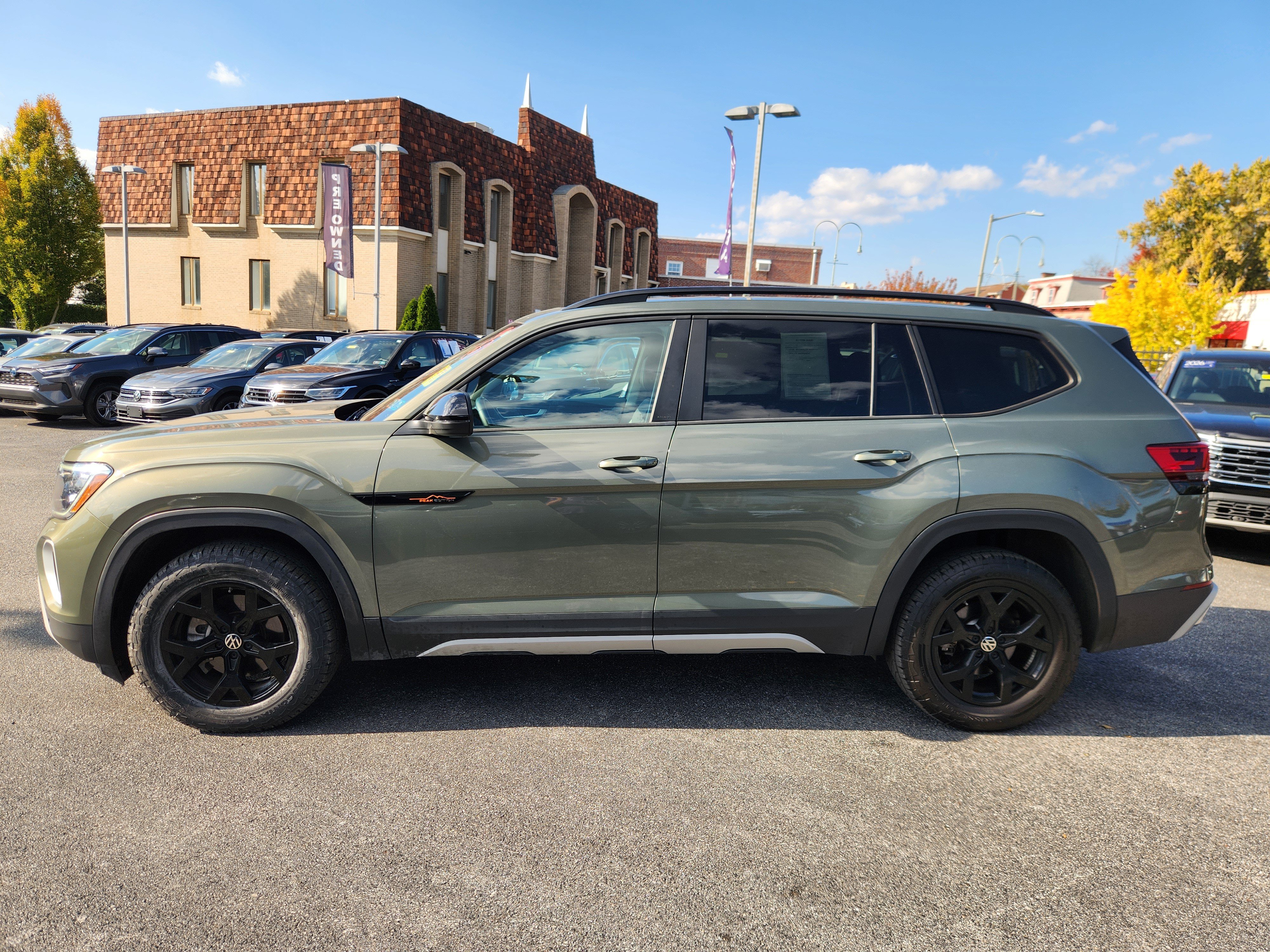 Used 2024 Volkswagen Atlas Peak Edition SE AWD/4WD image 6