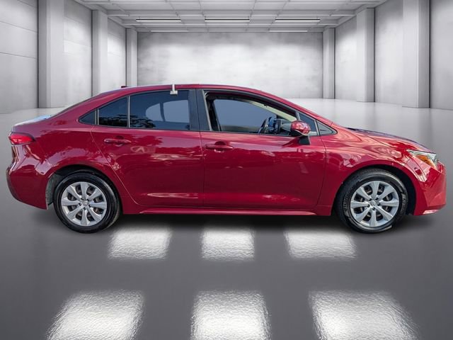 Used 2022 Toyota Corolla LE image 4