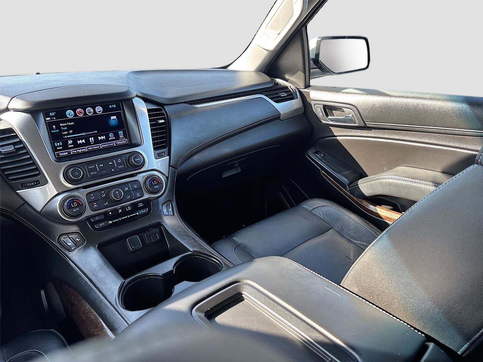 Used 2017 Chevrolet Suburban LT image 24