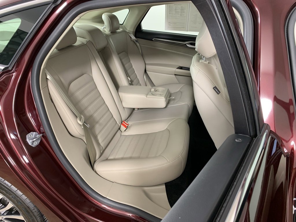 Used 2017 Ford Fusion SE w/ Fusion SE Technology Package image 34