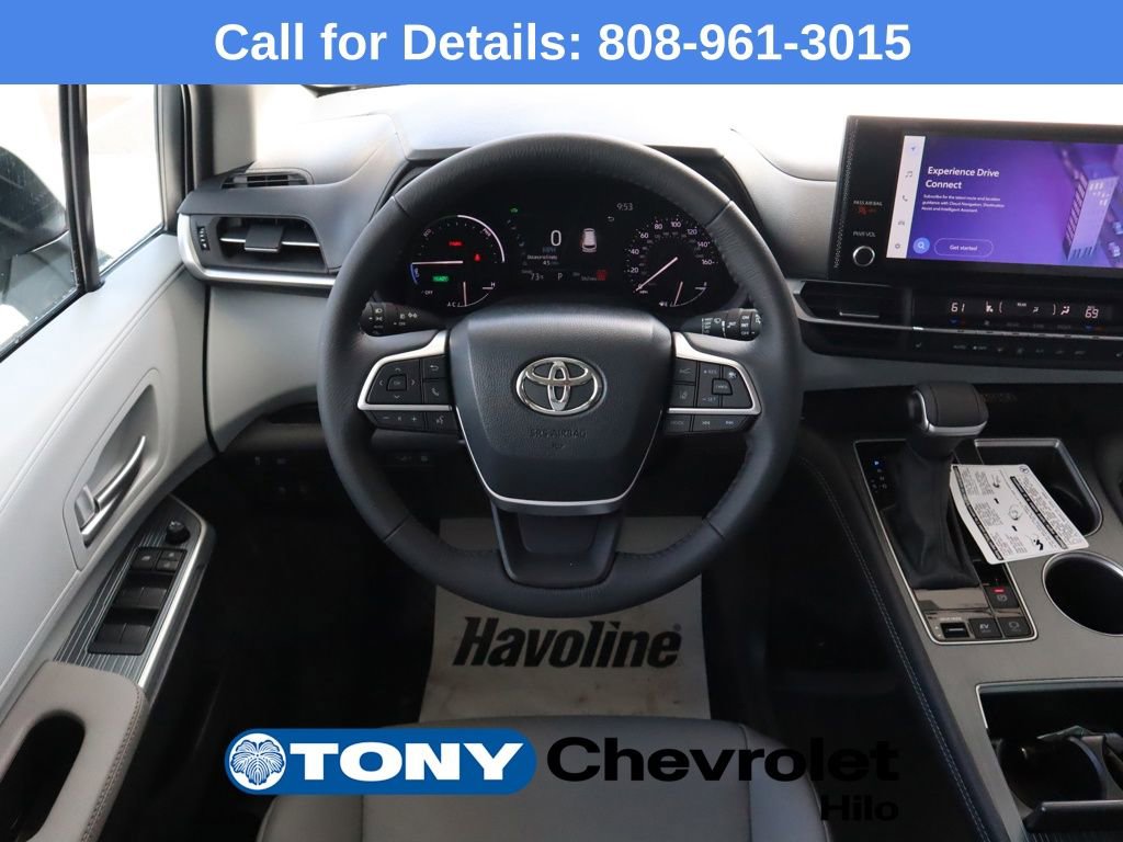 Used 2026 Toyota Sienna XLE image 12