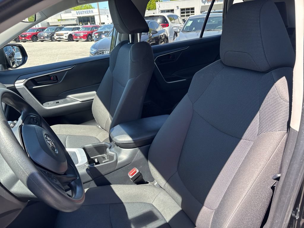 Used 2025 Toyota RAV4 LE AWD/4WD image 14