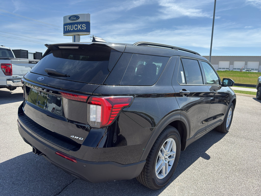 New 2026 Ford Explorer Active RWD image 5