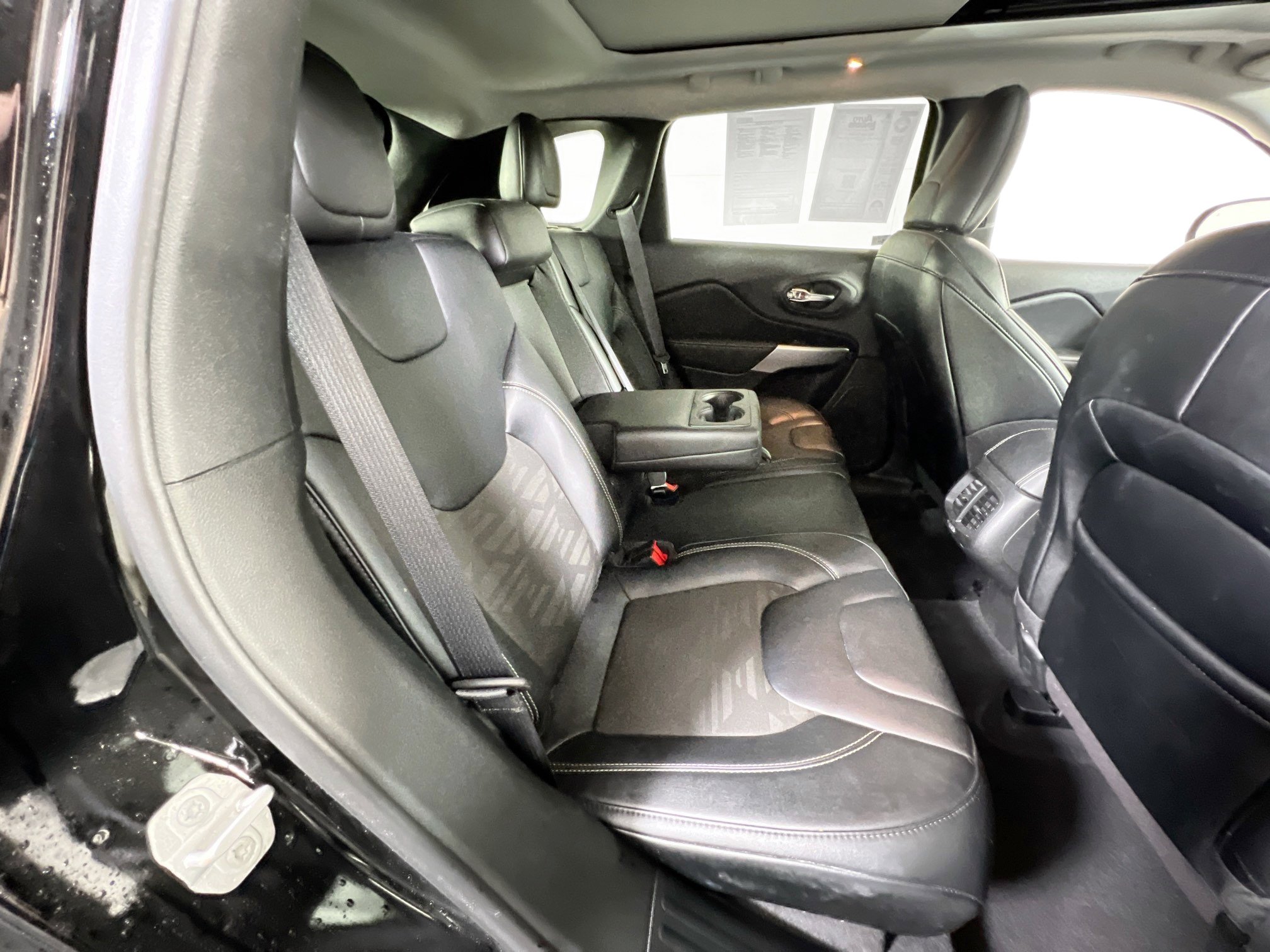 Used 2022 Jeep Cherokee Latitude w/ Sun & Sound Group AWD/4WD image 26