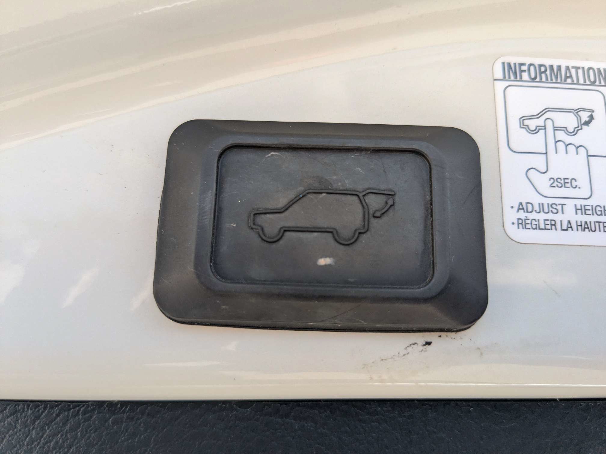 Used 2016 Toyota RAV4 Limited AWD/4WD image 16