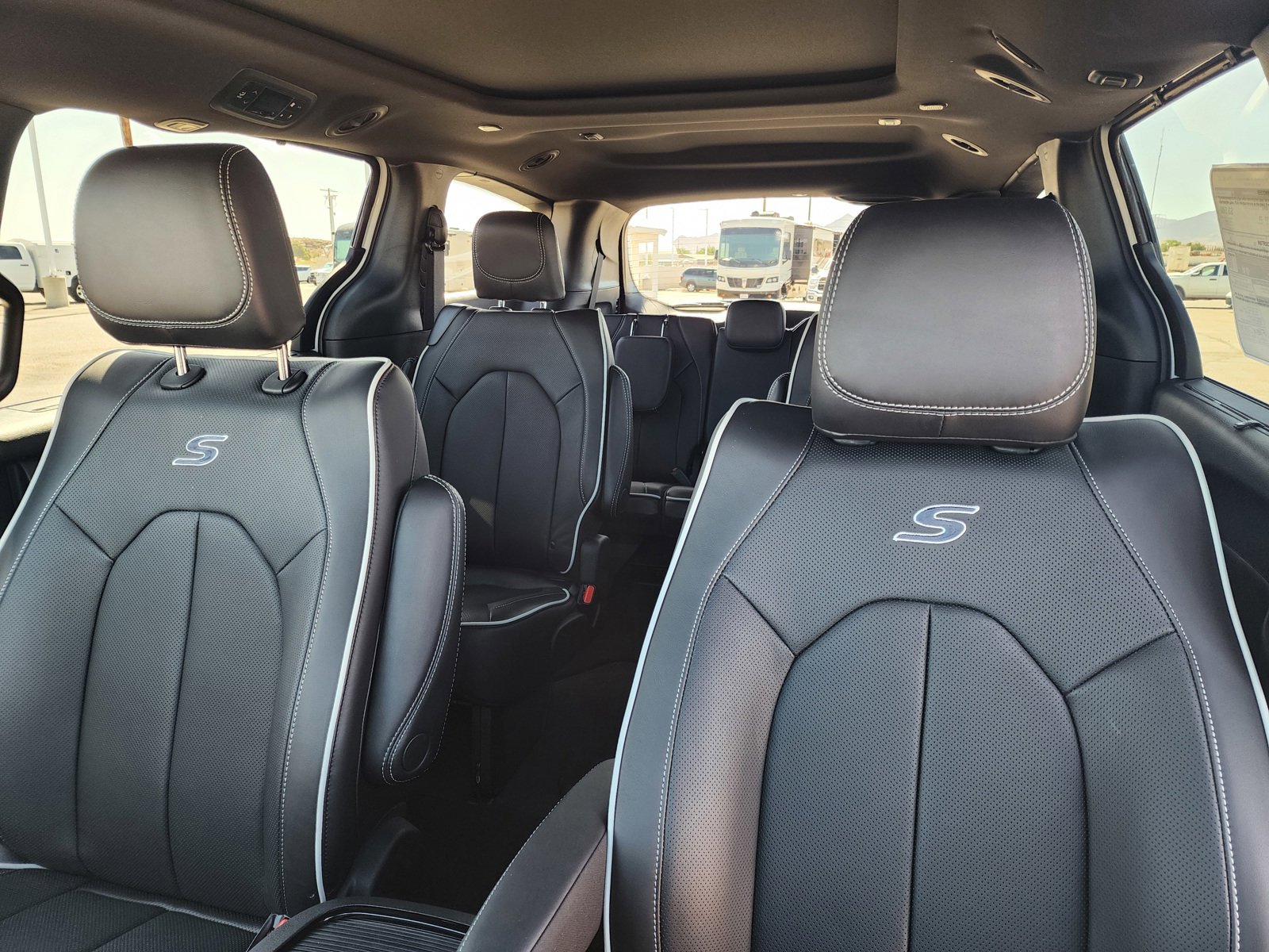 New 2027 Chrysler Pacifica Limited AWD/4WD image 16