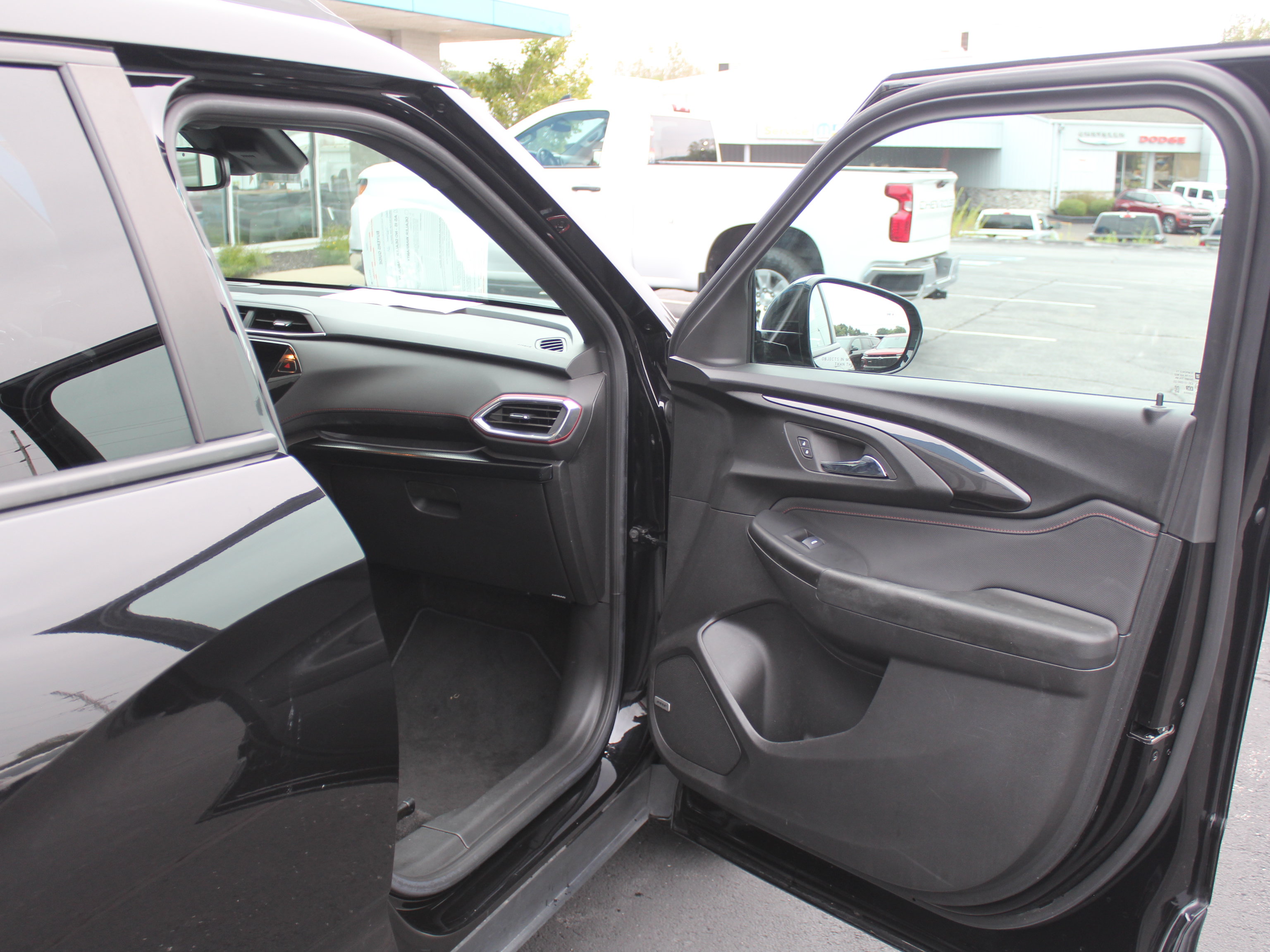 Certified 2022 Chevrolet TrailBlazer RS w/ Sun and Liftgate Package AWD/4WD image 27