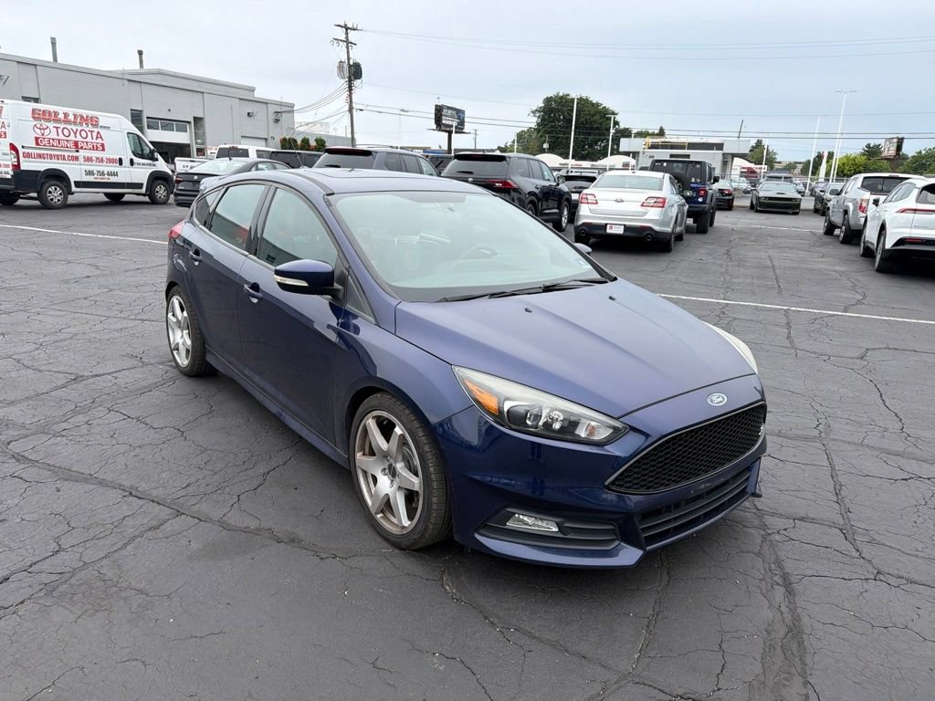 Used 2017 Ford Focus ST w/ Equipment Group 401A FWD image 4