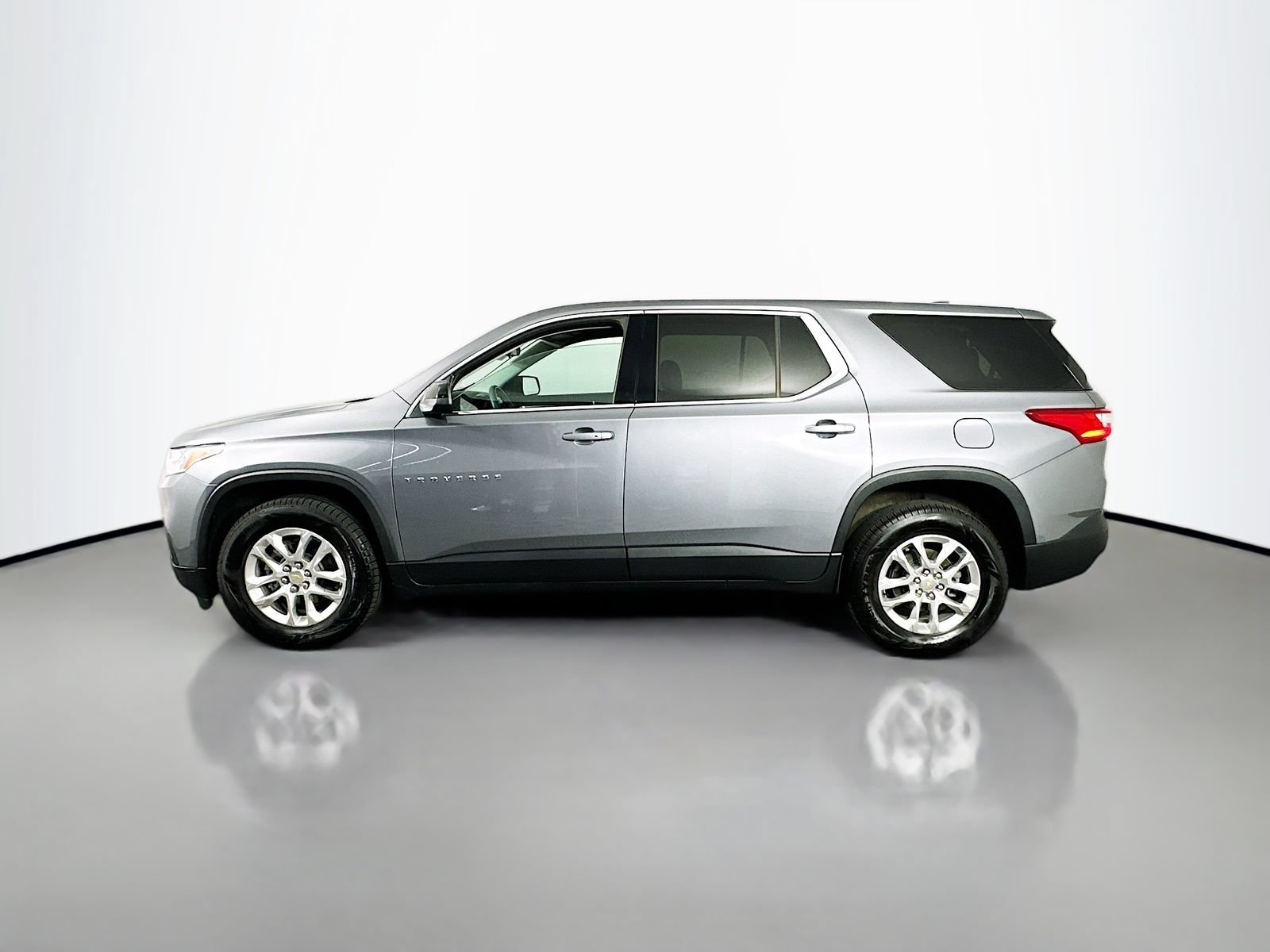 Used 2021 Chevrolet Traverse LS AWD/4WD image 5