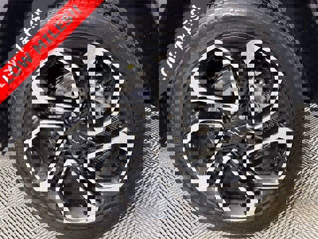 Used 2025 Chevrolet Trax RS w/ Sunroof Package image 34