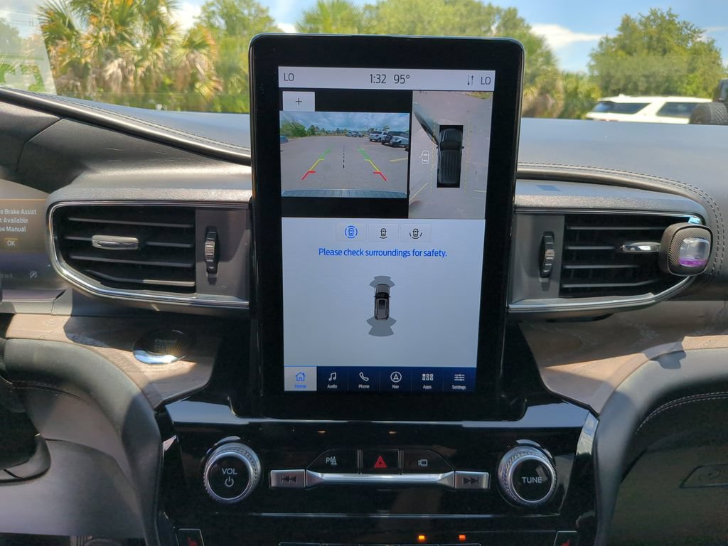 Certified 2022 Ford Explorer Platinum w/ Equipment Group 601A AWD/4WD image 26